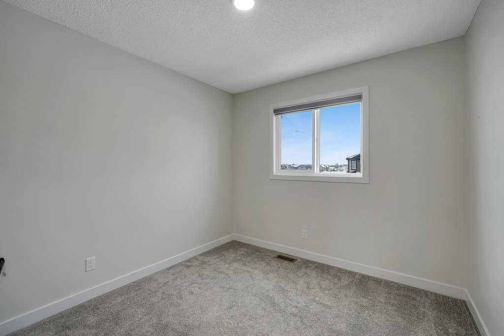 103 Highview Gate Se, Airdrie, AB - Indoor Photo Showing Other Room