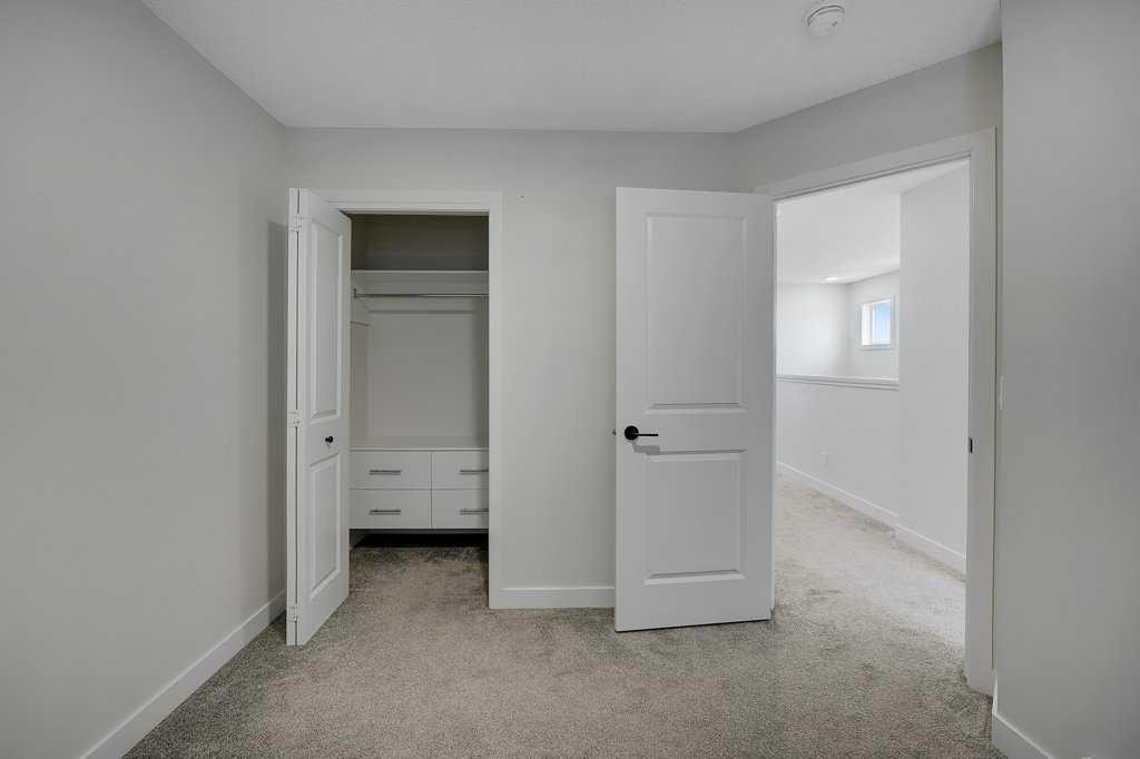 103 Highview Gate Se, Airdrie, AB - Indoor Photo Showing Other Room