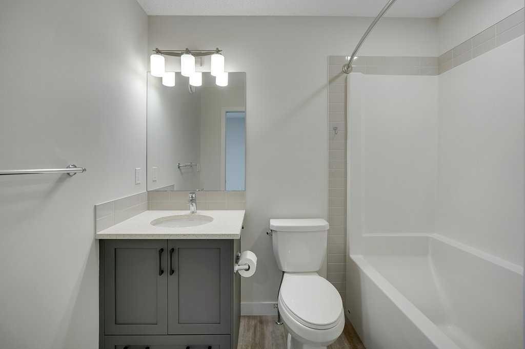 103 Highview Gate Se, Airdrie, AB - Indoor Photo Showing Bathroom