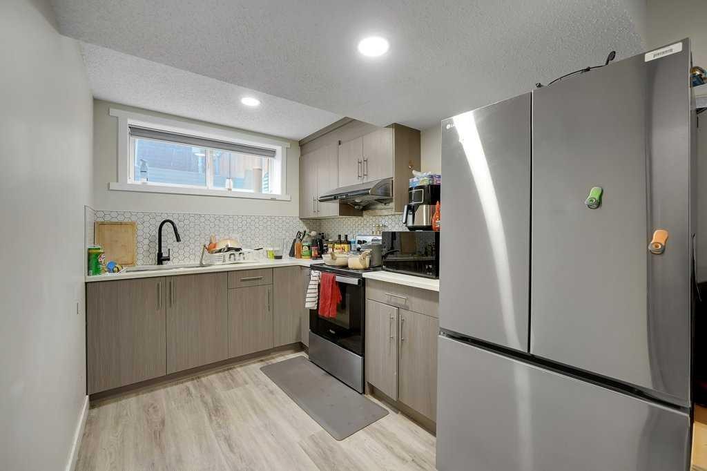 103 Highview Gate Se, Airdrie, AB - Indoor Photo Showing Kitchen