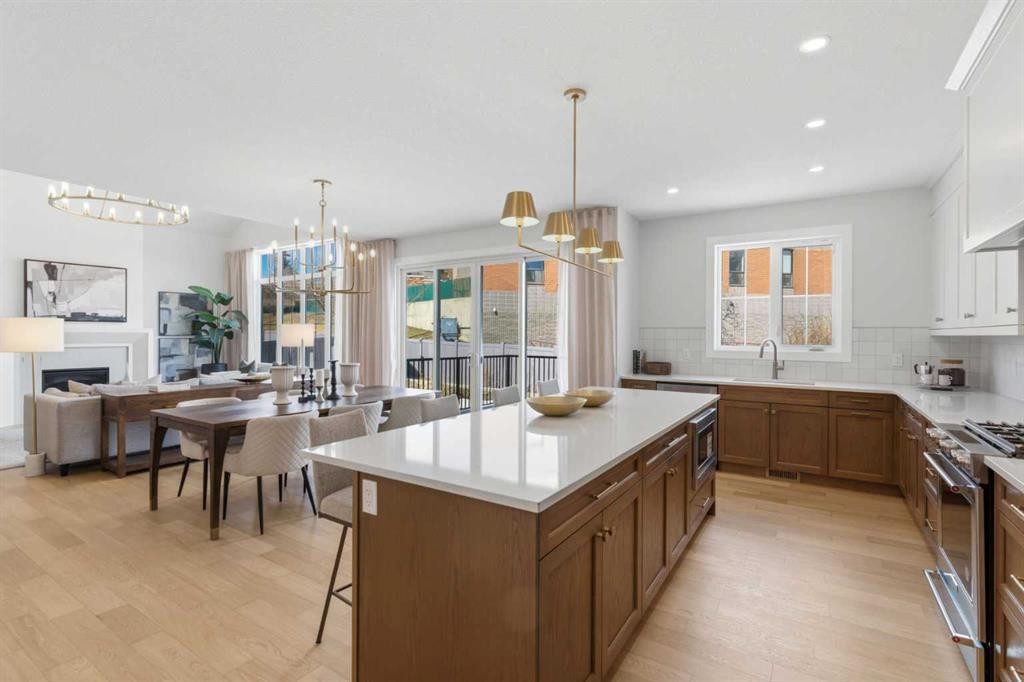 378 Bessborough Drive Sw, Calgary, AB - Indoor Photo Showing Kitchen With Upgraded Kitchen
