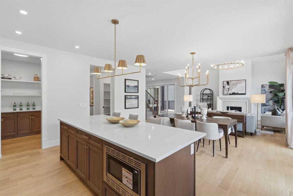 378 Bessborough Drive Sw, Calgary, AB - Indoor Photo Showing Other Room