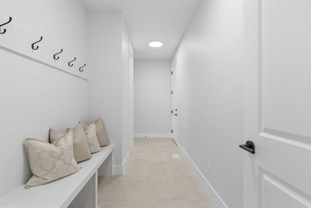 378 Bessborough Drive Sw, Calgary, AB - Indoor Photo Showing Other Room