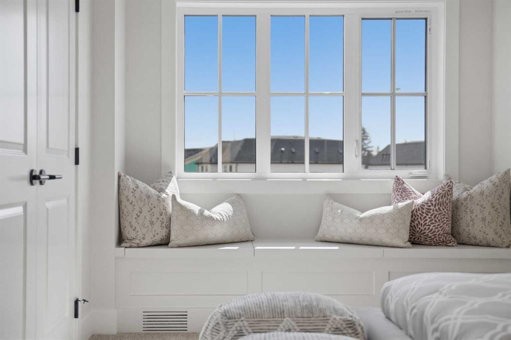 378 Bessborough Drive Sw, Calgary, AB - Indoor Photo Showing Other Room