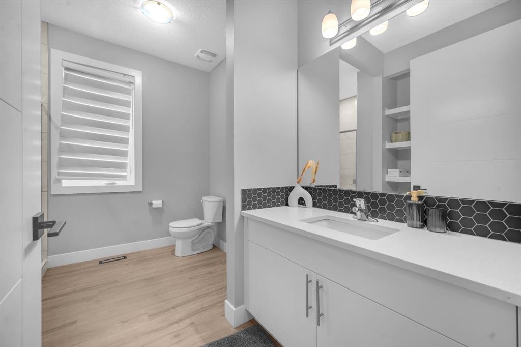 155 Carringham Way Nw, Calgary, AB - Indoor Photo Showing Bathroom