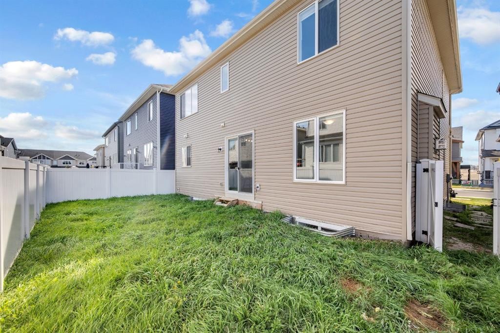 155 Carringham Way Nw, Calgary, AB - Outdoor