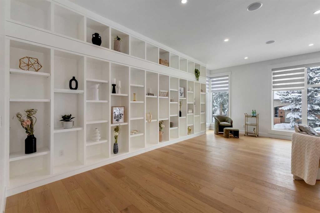 30 Roselawn Crescent Nw, Calgary, AB - Indoor