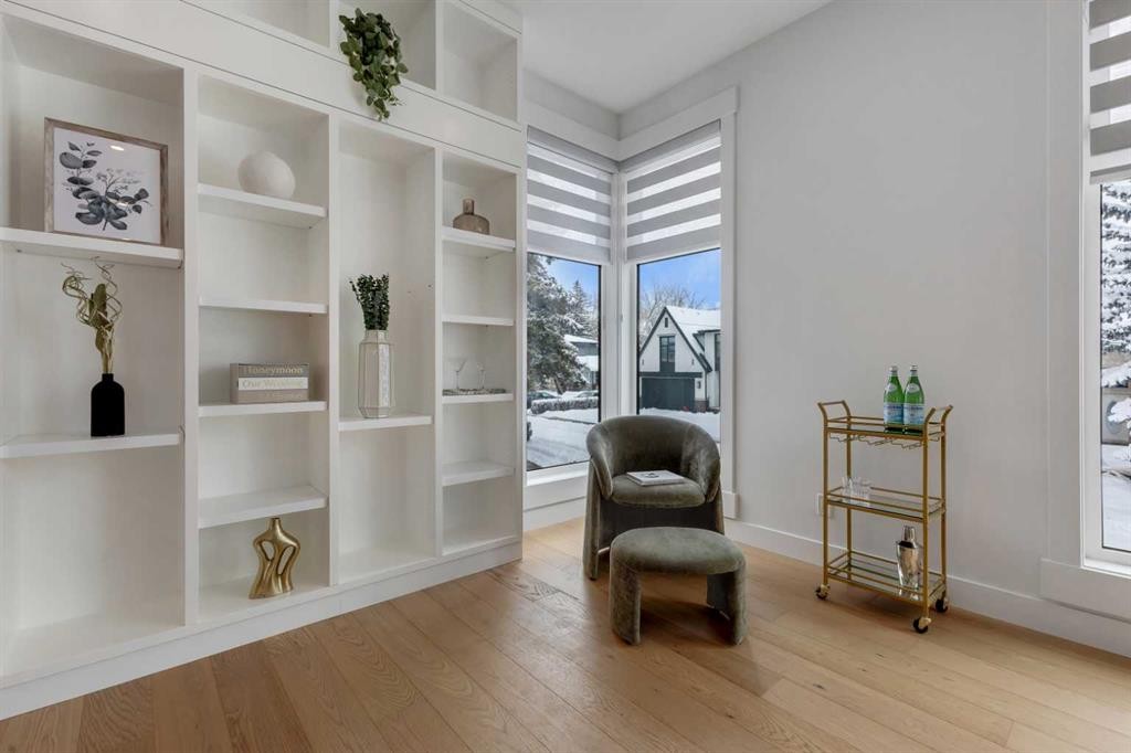 30 Roselawn Crescent Nw, Calgary, AB - Indoor