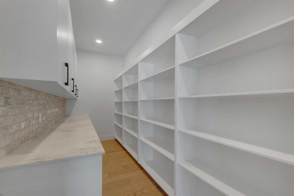 30 Roselawn Crescent Nw, Calgary, AB - Indoor Photo Showing Other Room