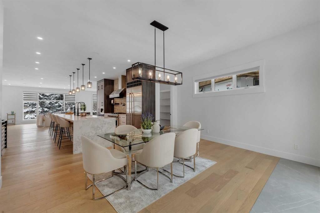 30 Roselawn Crescent Nw, Calgary, AB - Indoor Photo Showing Other Room