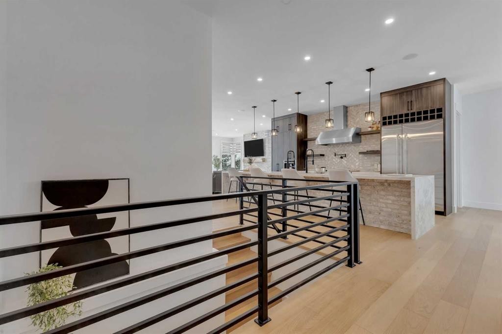 30 Roselawn Crescent Nw, Calgary, AB - Indoor Photo Showing Kitchen