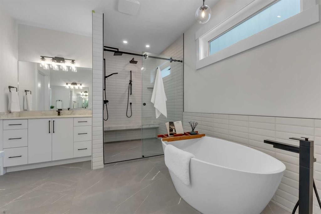 30 Roselawn Crescent Nw, Calgary, AB - Indoor Photo Showing Bathroom