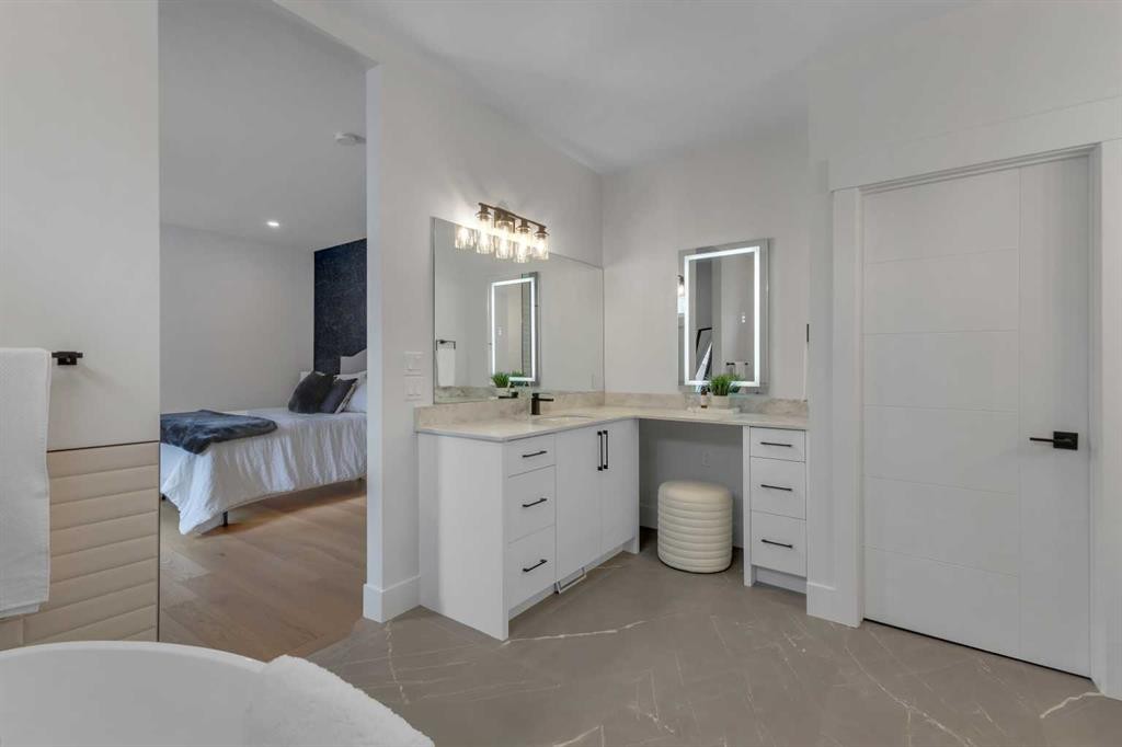 30 Roselawn Crescent Nw, Calgary, AB - Indoor Photo Showing Bathroom