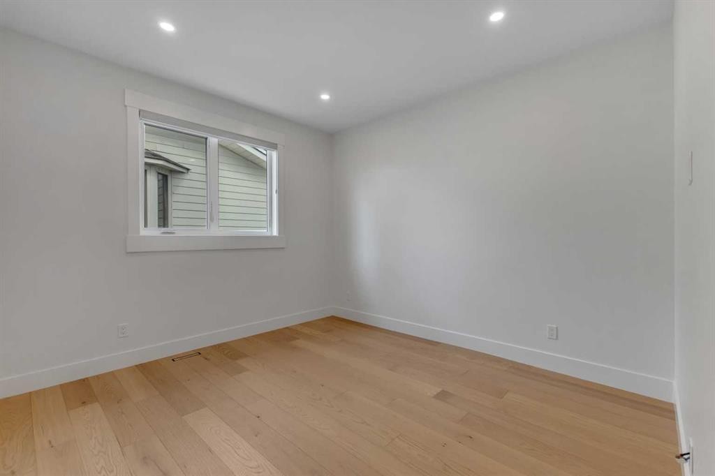 30 Roselawn Crescent Nw, Calgary, AB - Indoor Photo Showing Other Room