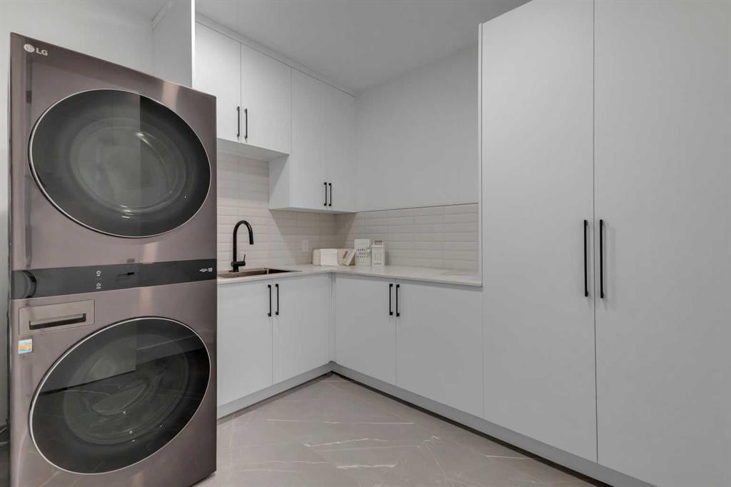 30 Roselawn Crescent Nw, Calgary, AB - Indoor Photo Showing Laundry Room