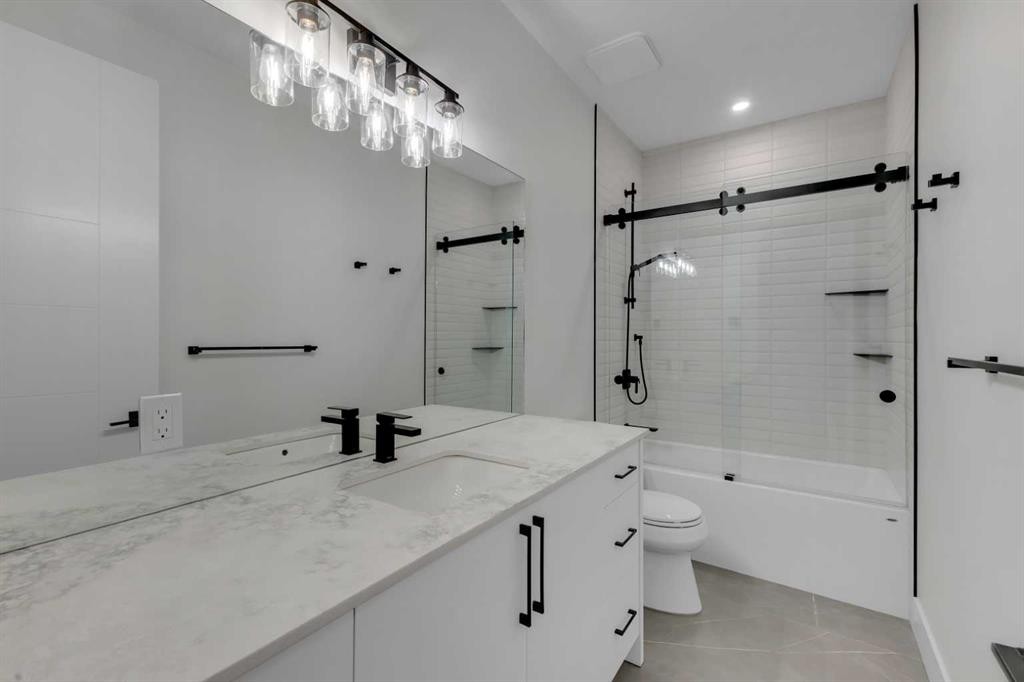 30 Roselawn Crescent Nw, Calgary, AB - Indoor Photo Showing Garage