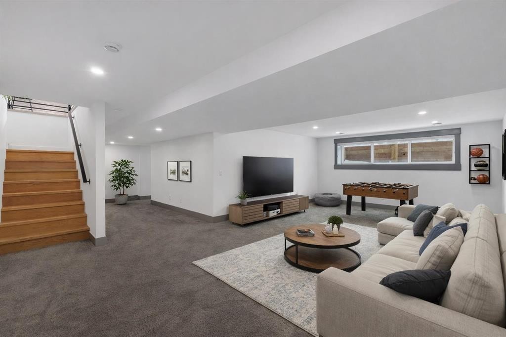 30 Roselawn Crescent Nw, Calgary, AB - Indoor