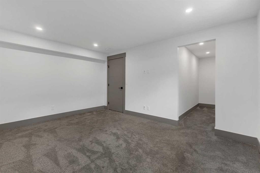 30 Roselawn Crescent Nw, Calgary, AB - Indoor Photo Showing Other Room