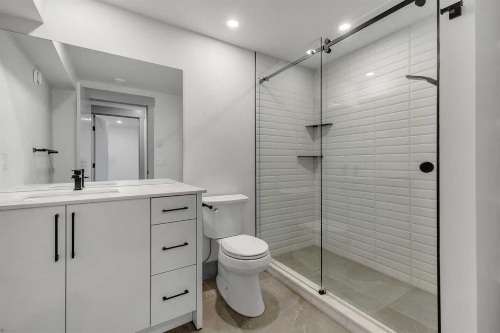 30 Roselawn Crescent Nw, Calgary, AB - Indoor Photo Showing Bathroom