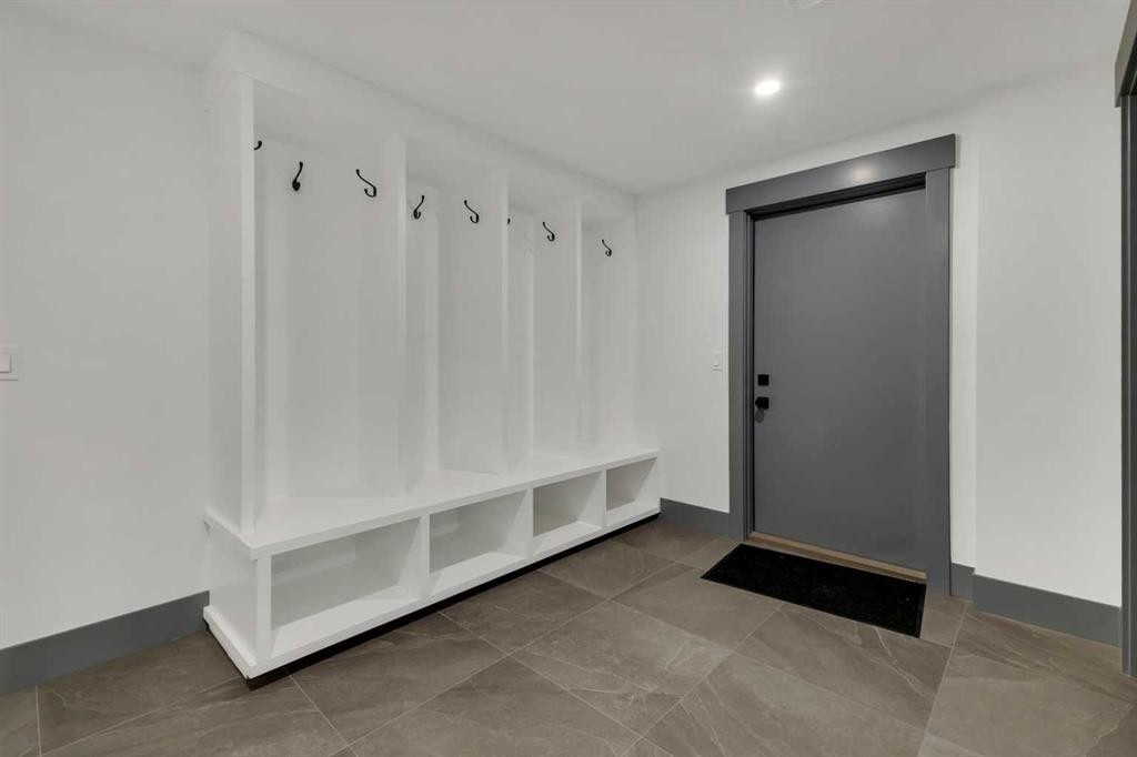 30 Roselawn Crescent Nw, Calgary, AB - Indoor Photo Showing Other Room