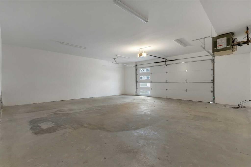 30 Roselawn Crescent Nw, Calgary, AB - Indoor Photo Showing Garage