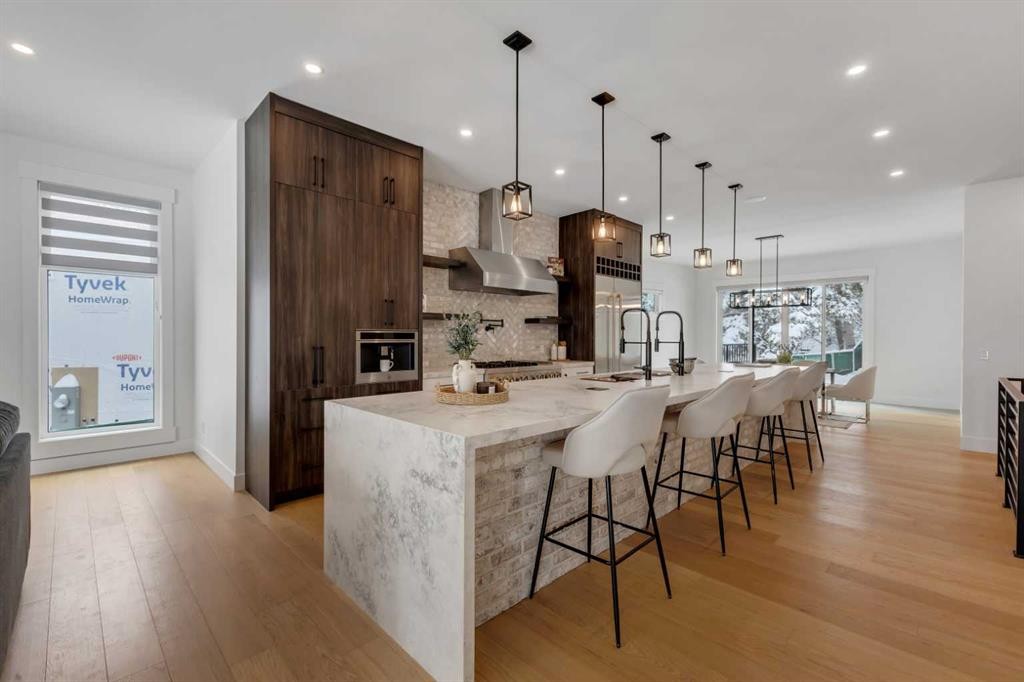 30 Roselawn Crescent Nw, Calgary, AB - Indoor Photo Showing Kitchen With Upgraded Kitchen