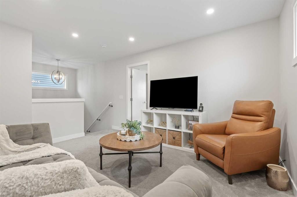 60 Ranchers View, Okotoks, AB - Indoor Photo Showing Living Room