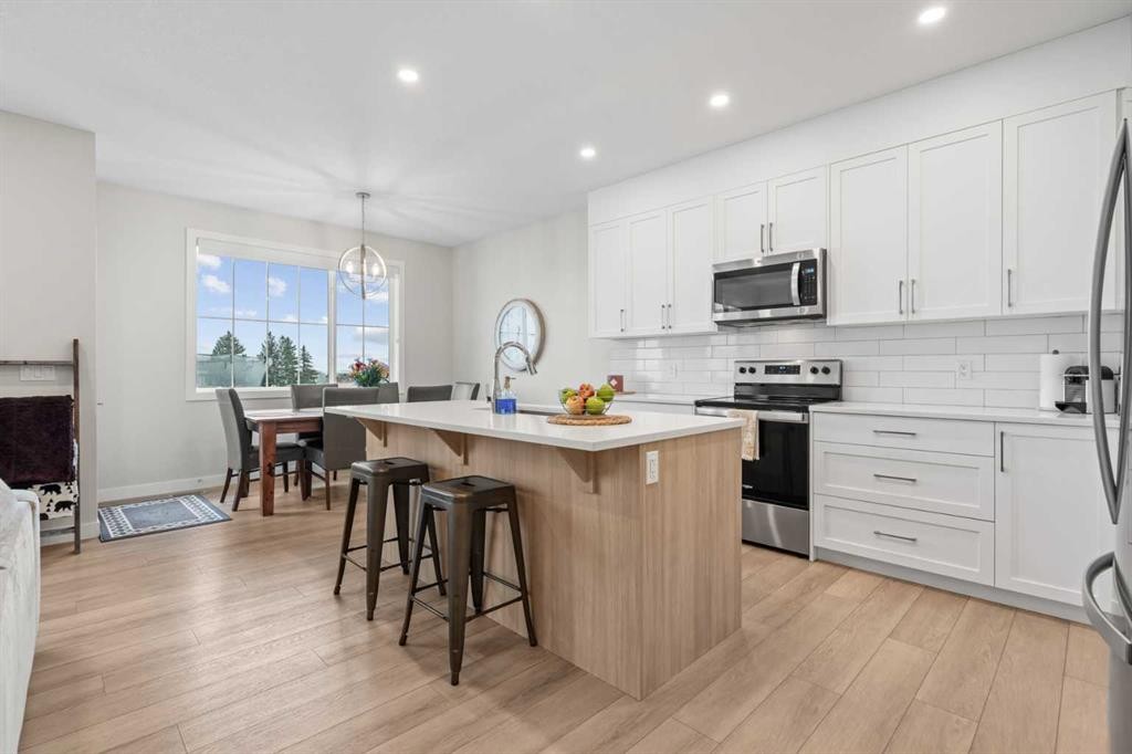 60 Ranchers View, Okotoks, AB - Indoor Photo Showing Kitchen With Stainless Steel Kitchen With Upgraded Kitchen