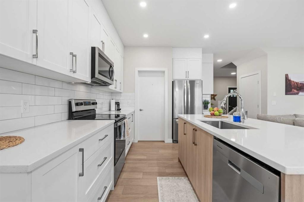 60 Ranchers View, Okotoks, AB - Indoor Photo Showing Kitchen With Stainless Steel Kitchen With Upgraded Kitchen