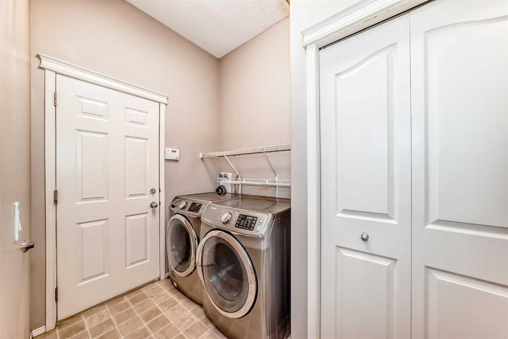 131 Somerside Crescent Sw, Calgary, AB - Indoor Photo Showing Laundry Room