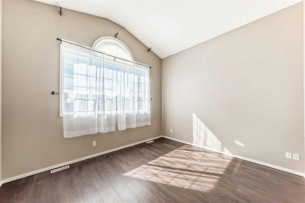 131 Somerside Crescent Sw, Calgary, AB - Indoor Photo Showing Other Room