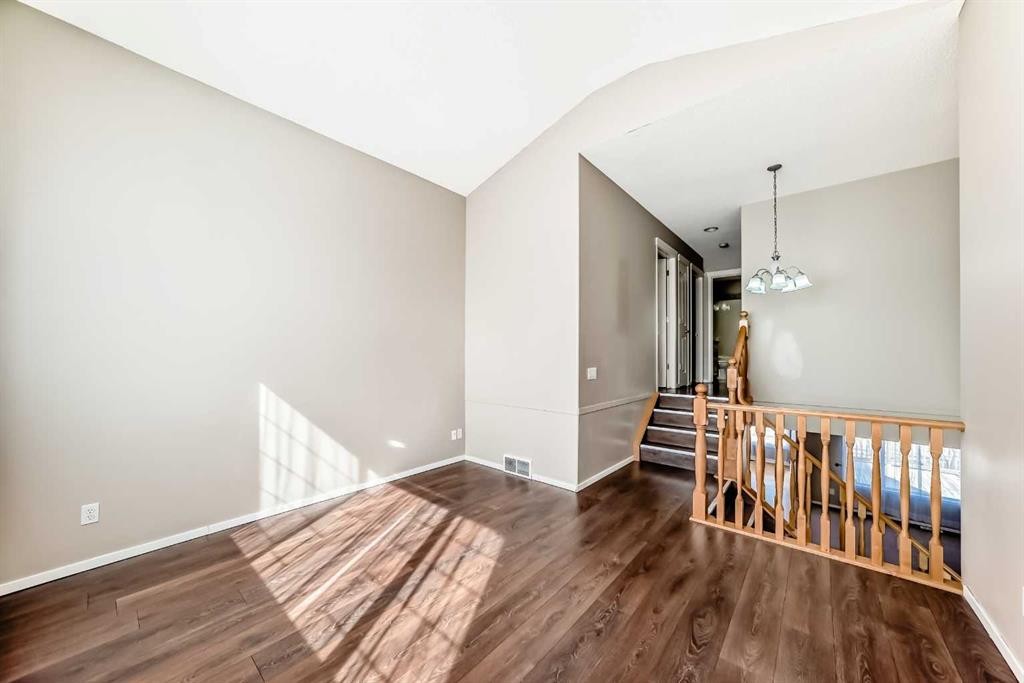 131 Somerside Crescent Sw, Calgary, AB - Indoor Photo Showing Other Room