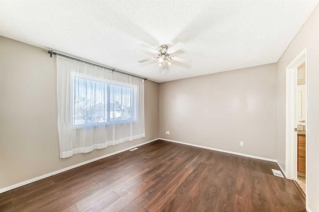 131 Somerside Crescent Sw, Calgary, AB - Indoor Photo Showing Other Room
