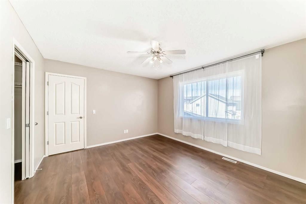 131 Somerside Crescent Sw, Calgary, AB - Indoor Photo Showing Other Room