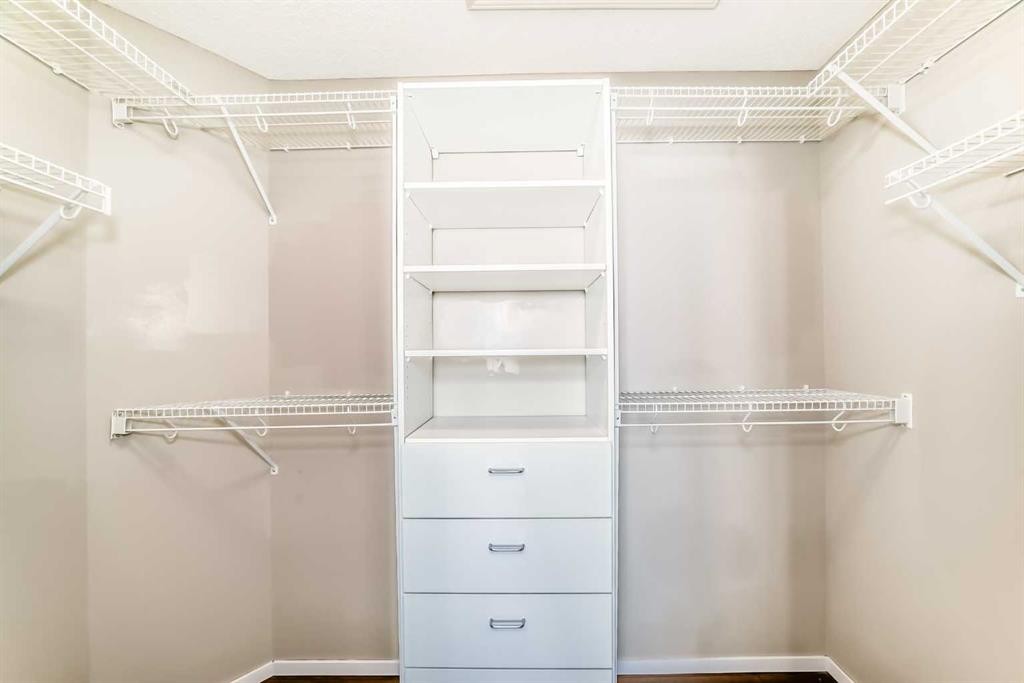 131 Somerside Crescent Sw, Calgary, AB - Indoor With Storage