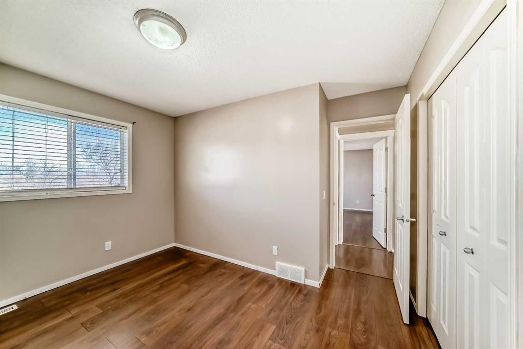 131 Somerside Crescent Sw, Calgary, AB - Indoor Photo Showing Other Room