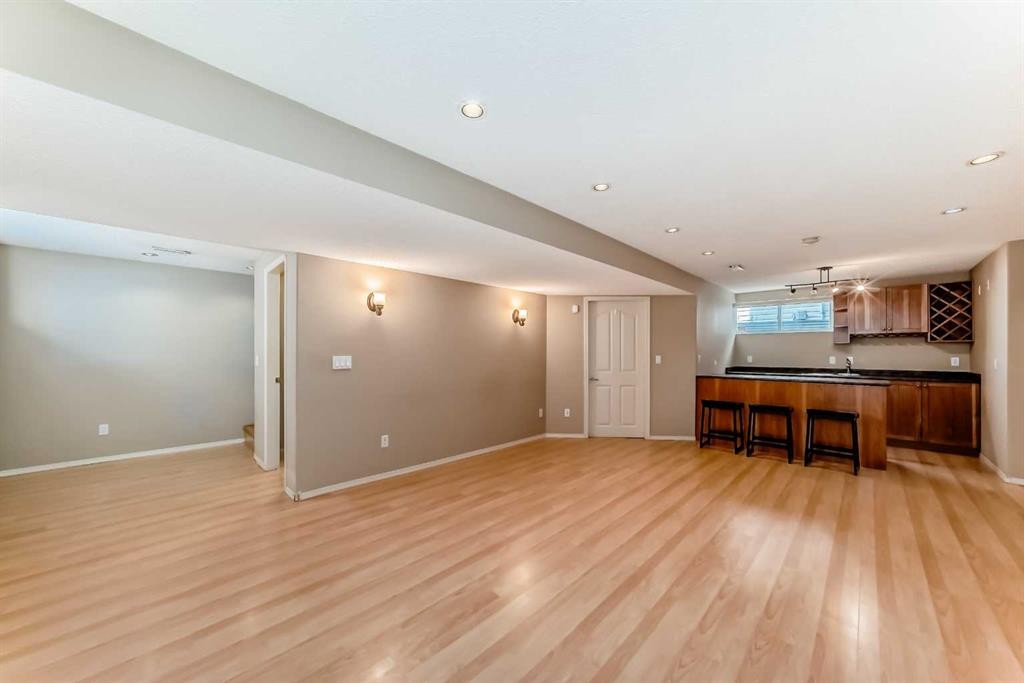 131 Somerside Crescent Sw, Calgary, AB - Indoor Photo Showing Other Room
