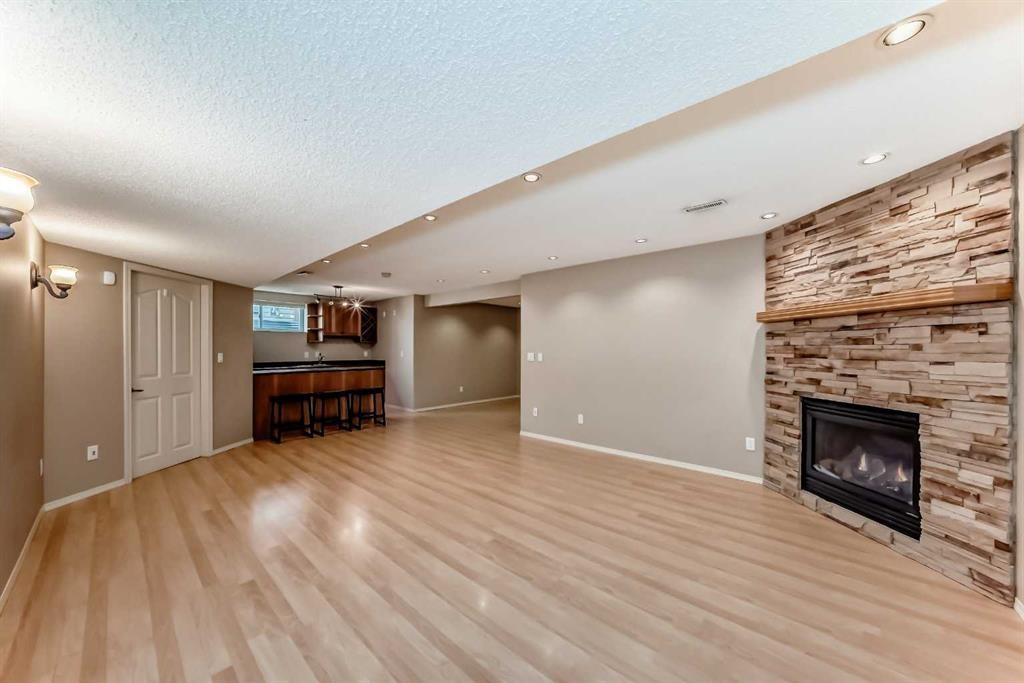 131 Somerside Crescent Sw, Calgary, AB - Indoor Photo Showing Living Room With Fireplace