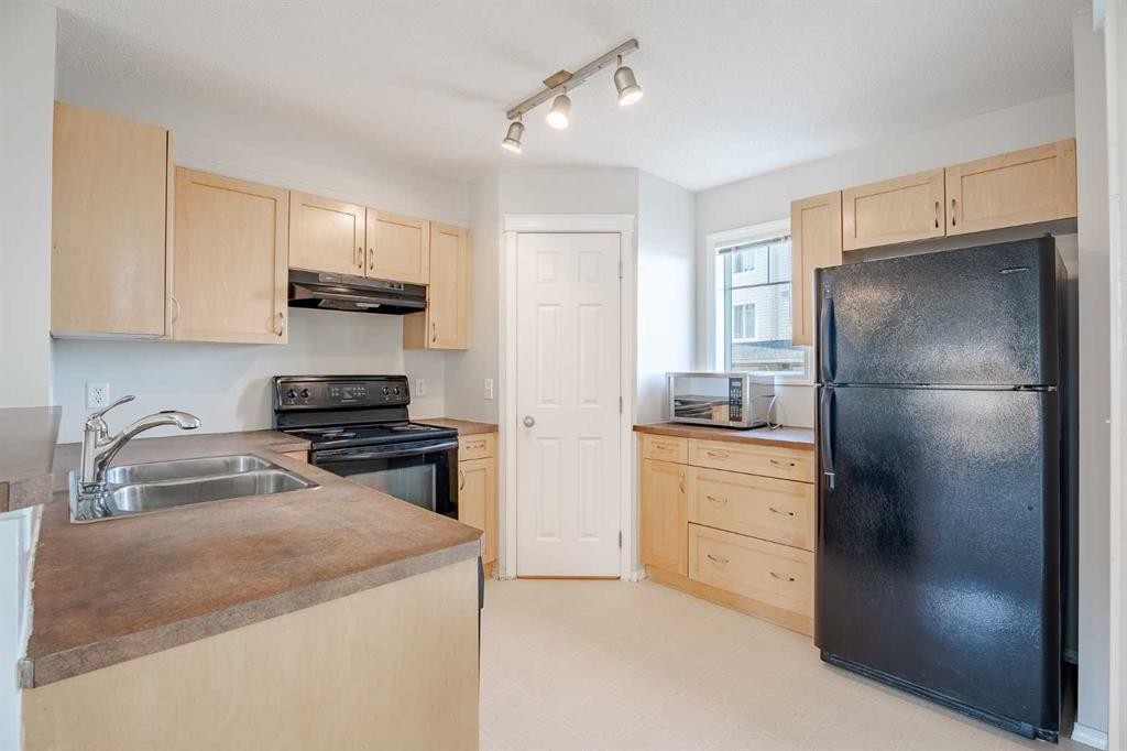 122 Panamount Drive Nw, Calgary, AB - Indoor Photo Showing Kitchen With Double Sink