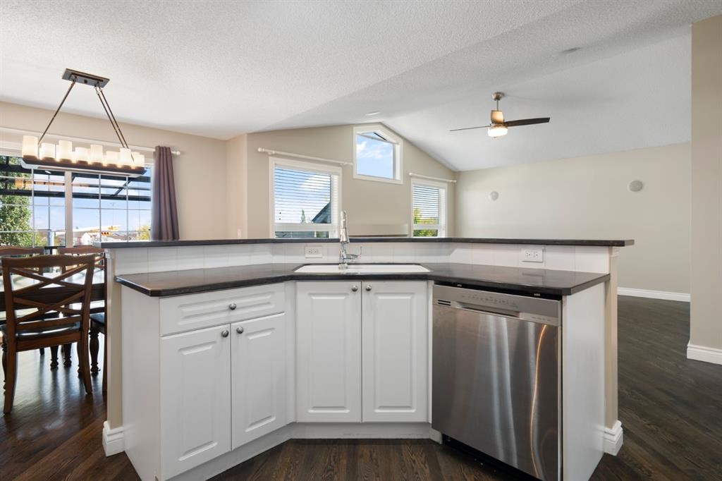 59 Panorama Hills Road Nw, Calgary, AB - Indoor Photo Showing Other Room