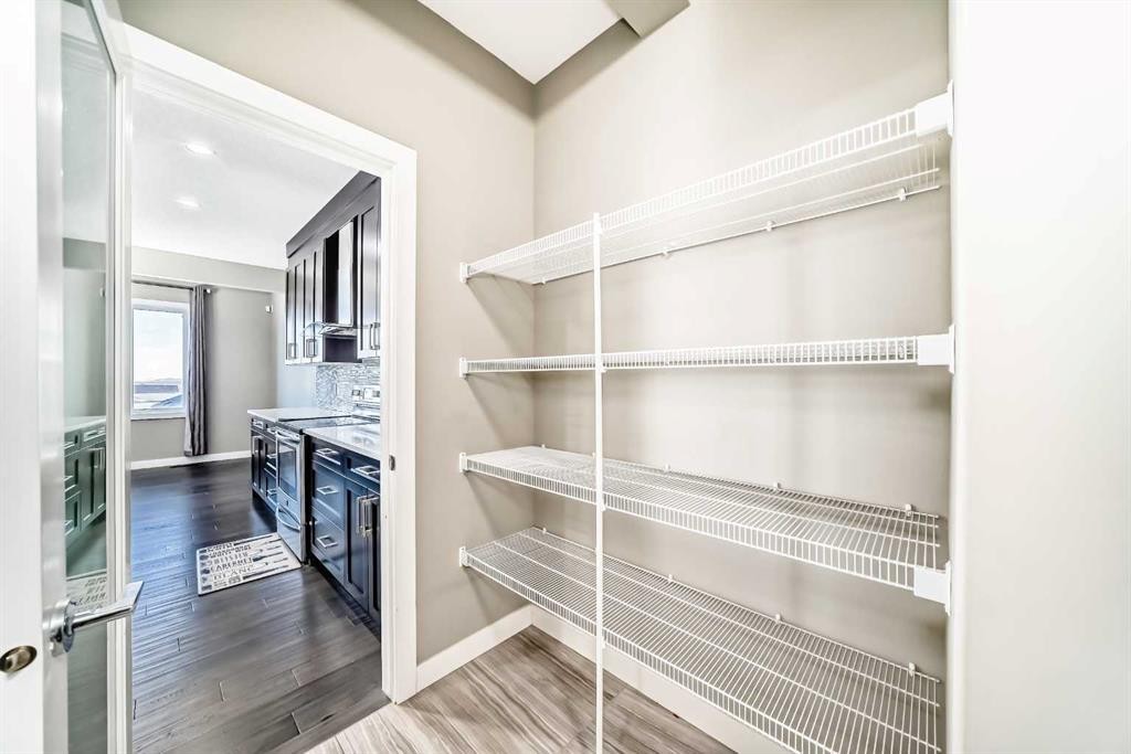 184 Sherview Grove Nw, Calgary, AB - Indoor With Storage