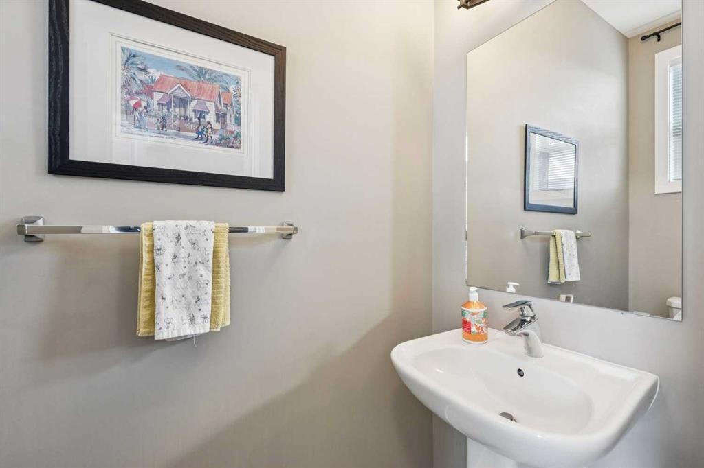 166 Legacy Common Se, Calgary, AB - Indoor Photo Showing Bathroom