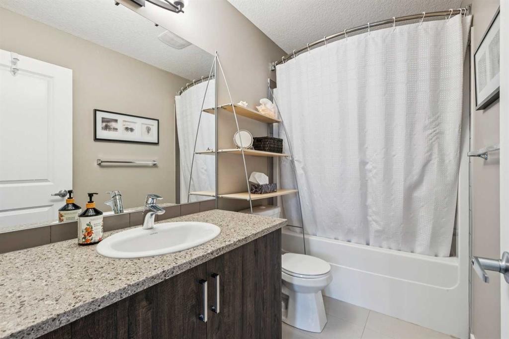 166 Legacy Common Se, Calgary, AB - Indoor Photo Showing Bathroom