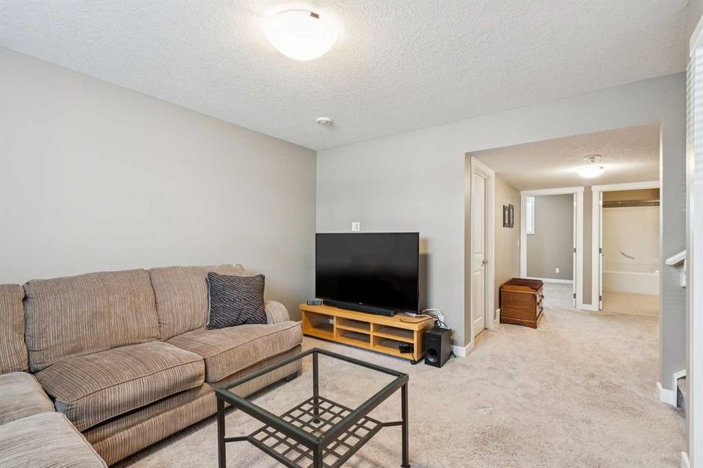 166 Legacy Common Se, Calgary, AB - Indoor Photo Showing Living Room