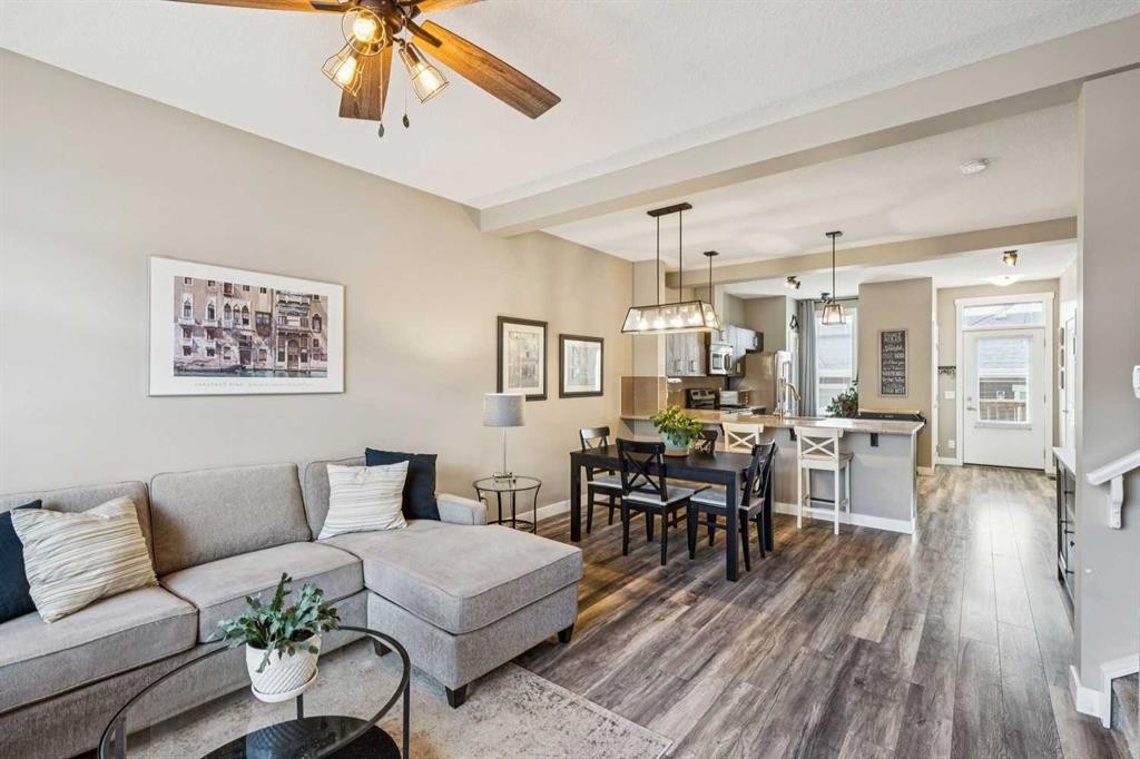 166 Legacy Common Se, Calgary, AB - Indoor Photo Showing Living Room