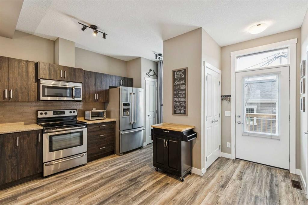 166 Legacy Common Se, Calgary, AB - Indoor Photo Showing Kitchen