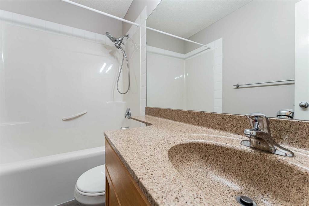 14 Taralea Bay Ne, Calgary, AB - Indoor Photo Showing Bathroom