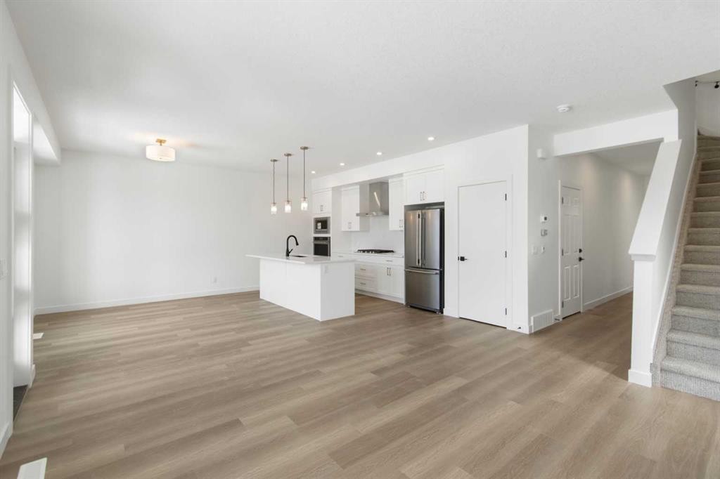 2235 81St Street Sw, Calgary, AB - Indoor Photo Showing Kitchen