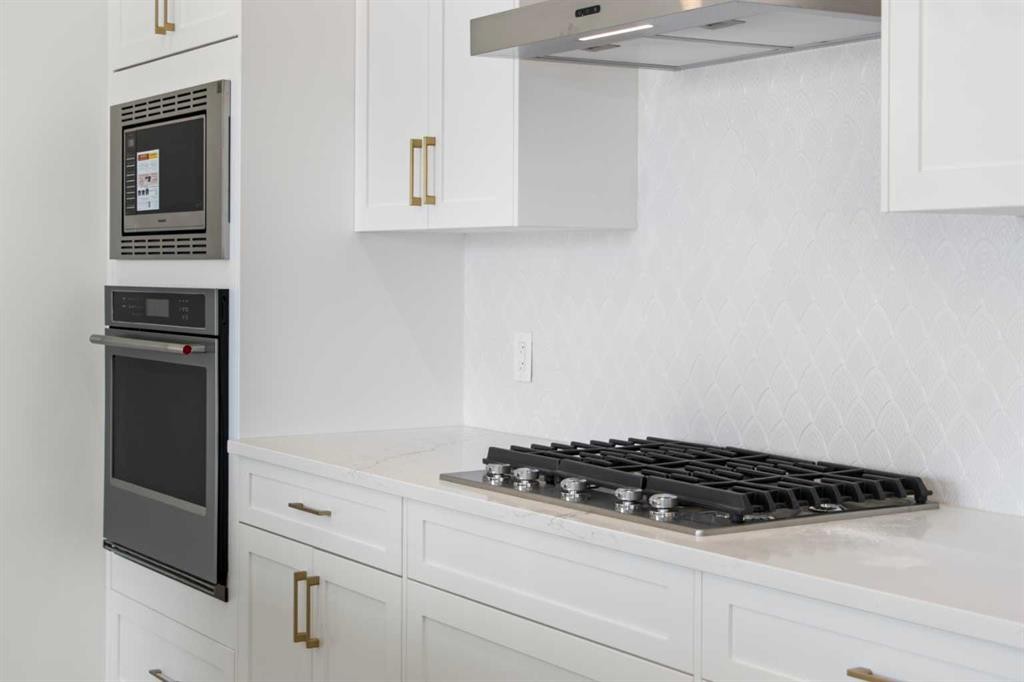 2235 81St Street Sw, Calgary, AB - Indoor Photo Showing Kitchen