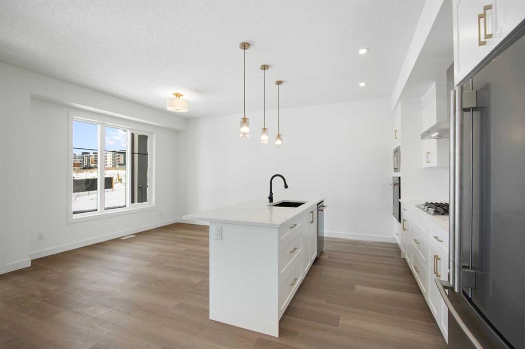 2235 81St Street Sw, Calgary, AB - Indoor Photo Showing Kitchen With Upgraded Kitchen